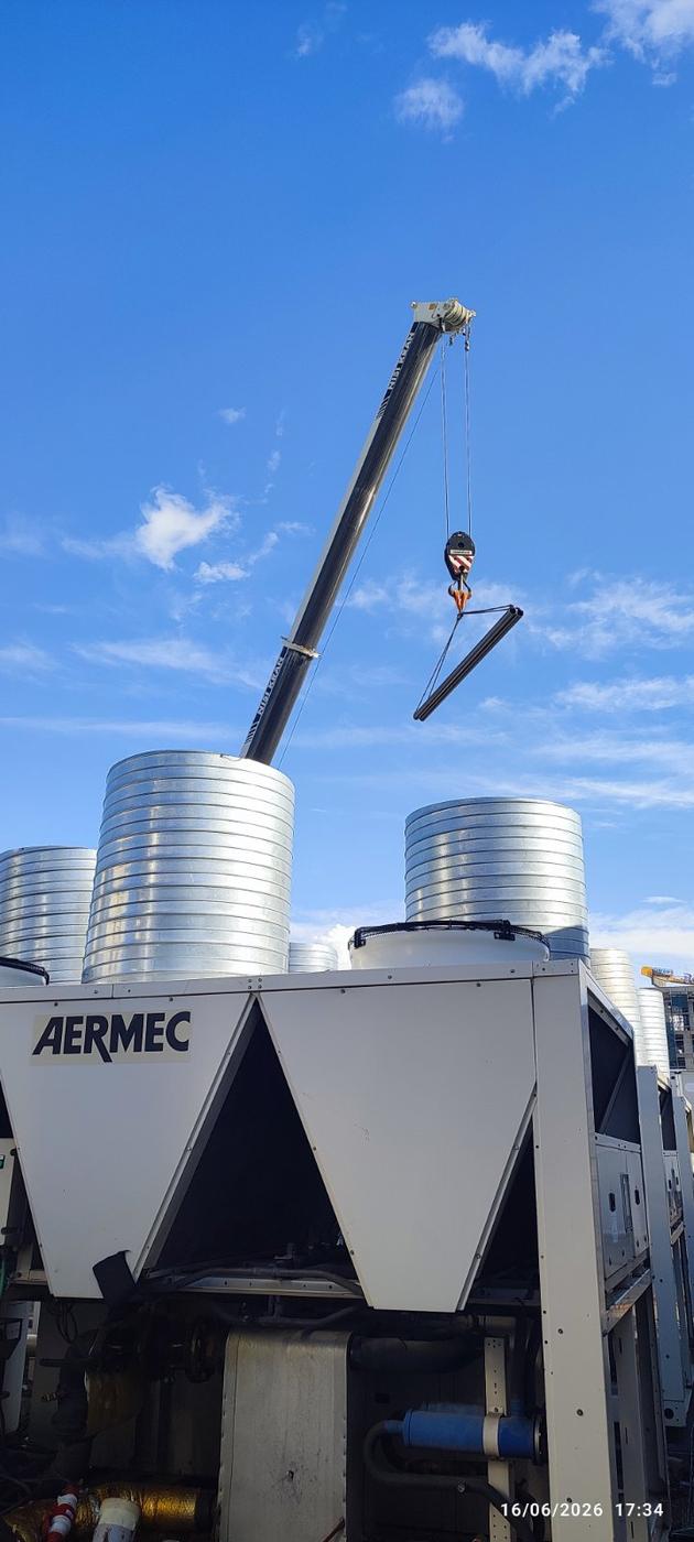 Çileri Aermec dhe kanalet e ajrit në çati